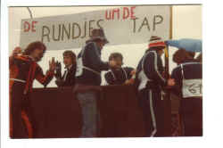 carnaval-rundjes-om-de-tap.jpg (74797 bytes)